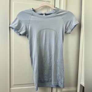 Hi! I’m selling a short sleeve Lululemon swiftly tech! Runs longer Size 2!